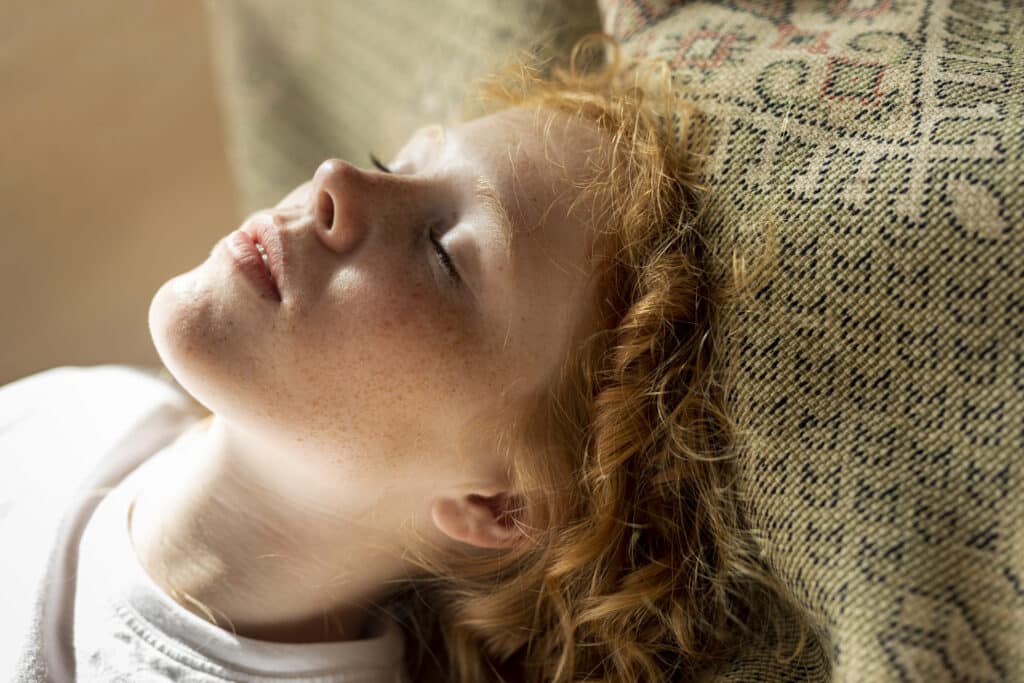 Séance d’hypnose pour enfant favorisant l’endormissement et la relaxation profonde